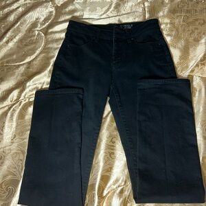 Uniqlo Women’s Jeans. Black, Slim Fit, Size 25.